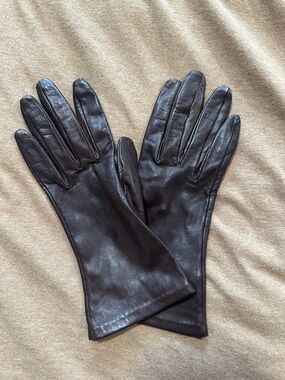 100% Lambskin Leather and silk Classic Black Leather Gloves